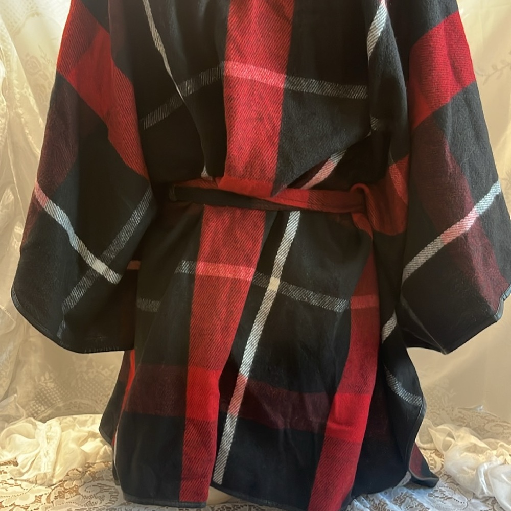 NWT Red and Black Plaid Poncho/Wrap/Cape
One Size - Picture 4 of 5